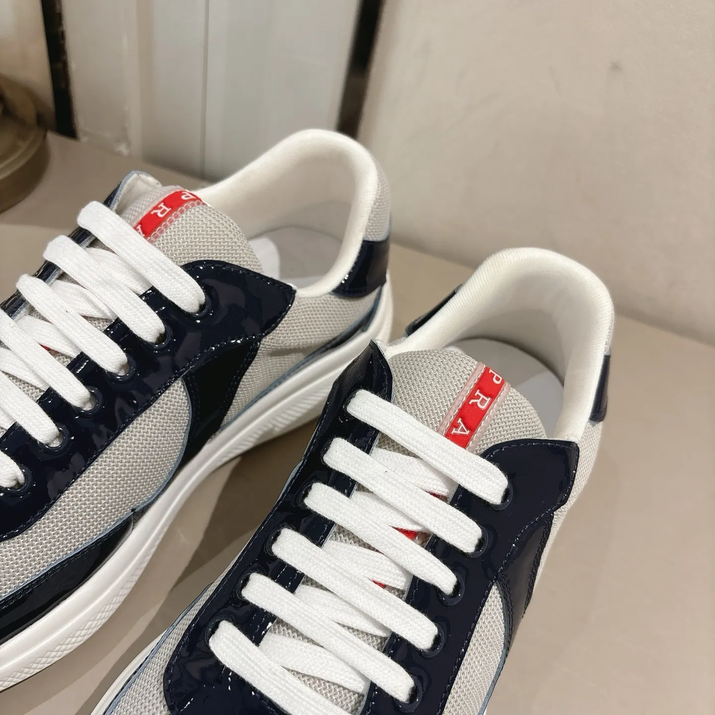 Factory direct sales p520🐘🐘Women's shoes, women's clothing (top version) Prada casual sports shoes, fashionable thick-soled casual loafers, unique taste, loved by everyone and easy to control, popular every year. There is also a versatile classic shoe last, enough to conquer you, wear it, increase the height and leisure, simple and handsome on the feet. The fabric is imported patent leather, the inner foot pad is breathable mesh, soft and delicate, the foot feels comfortable, ip Foam mold anti-slip lightweight outsole